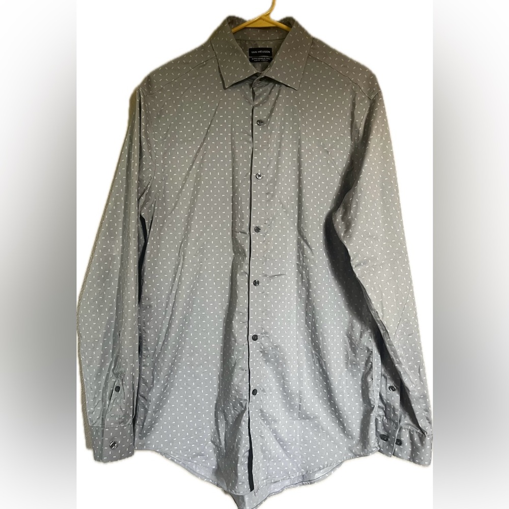 Van Heusen Gray Patterned Ultra wrinkle free Dress Shirt. Excellent condition.